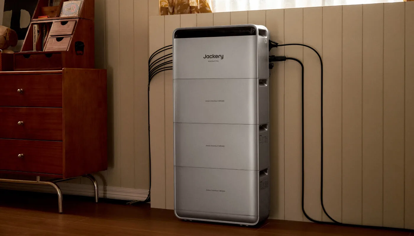 Jackery SolarVault 3 Garage Montage